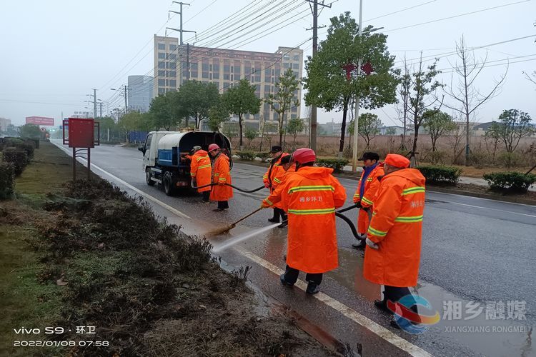 【创建全国文明城市】[城管局]街道“洗刷刷”扮靓城市迎“创文”