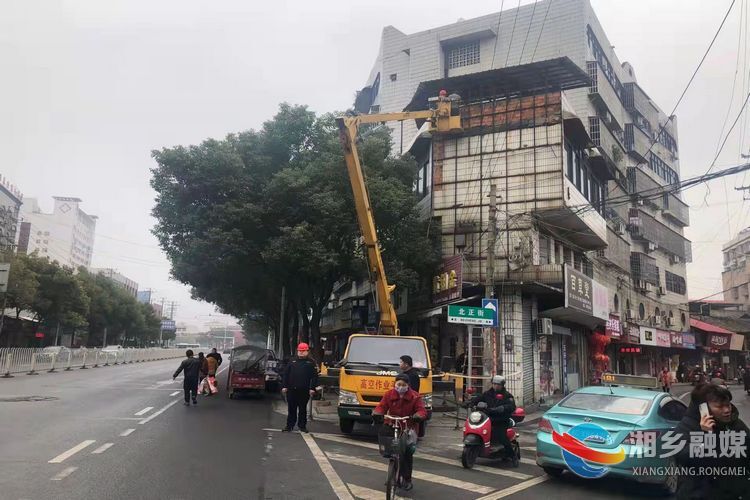 【创建全国文明城市】[城管局]整治广告招牌 提升城市形象