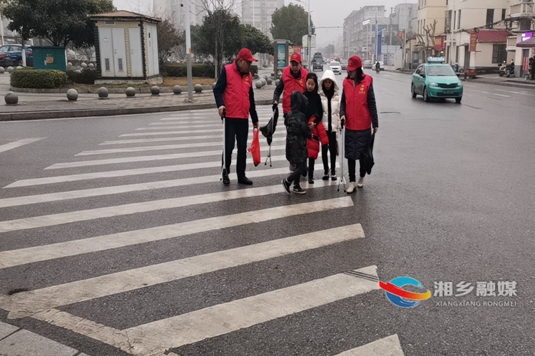 [教育局]“志愿红”擦亮城市文明底色