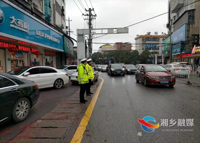 [公安局]交警大队多举措保春节假期路畅人安