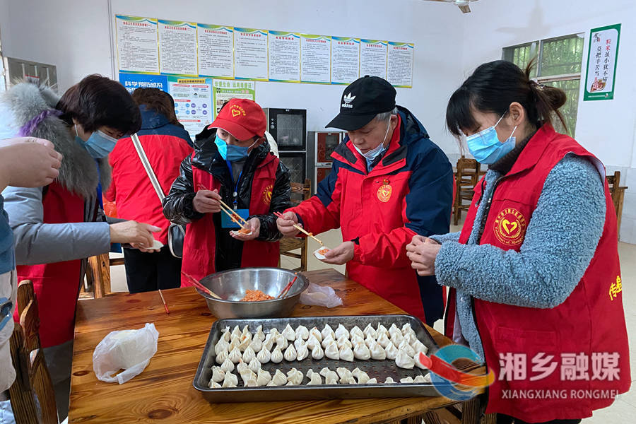 【我们的节日·元宵】龙城志愿者协会：欢乐闹元宵 浓浓敬老情