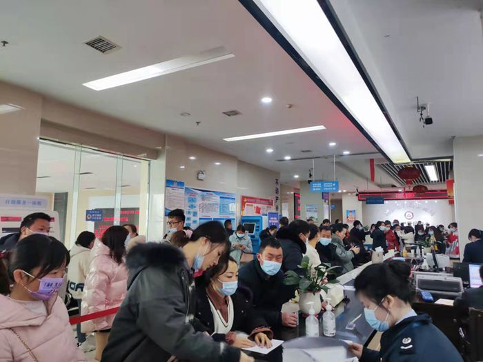 [税务局]稳中有序办理业务 多措并举助力“房博会”