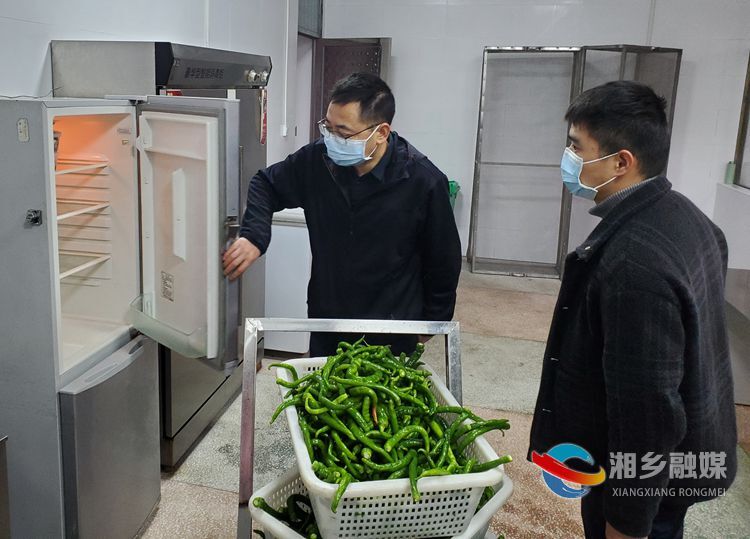 [市场监督管理局]将“护苗”行动落到“食”处