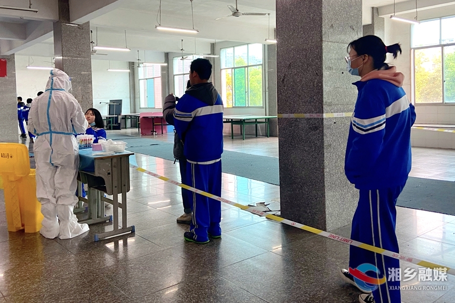 【防控疫情 我们在一起】师生全员核酸检测 筑牢校园“防疫墙”