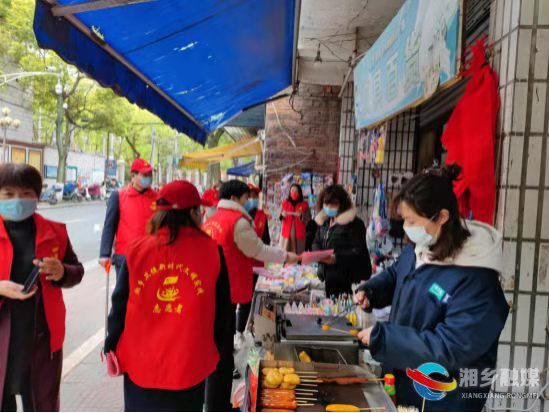 [卫健局]深入沿街店铺宣传 筑牢疫情防控屏障