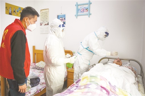 在抗疫中学会防疫 在防疫中增强本领