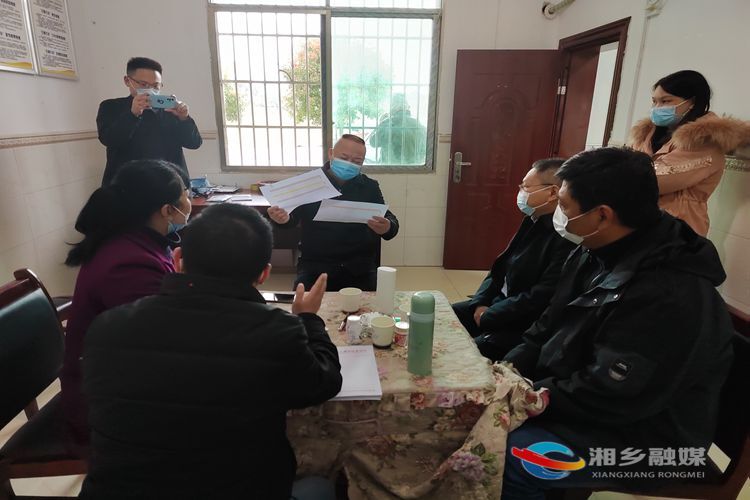 【防控疫情 我们在一起】[教育局]党员干部群众合力筑牢防疫屏障