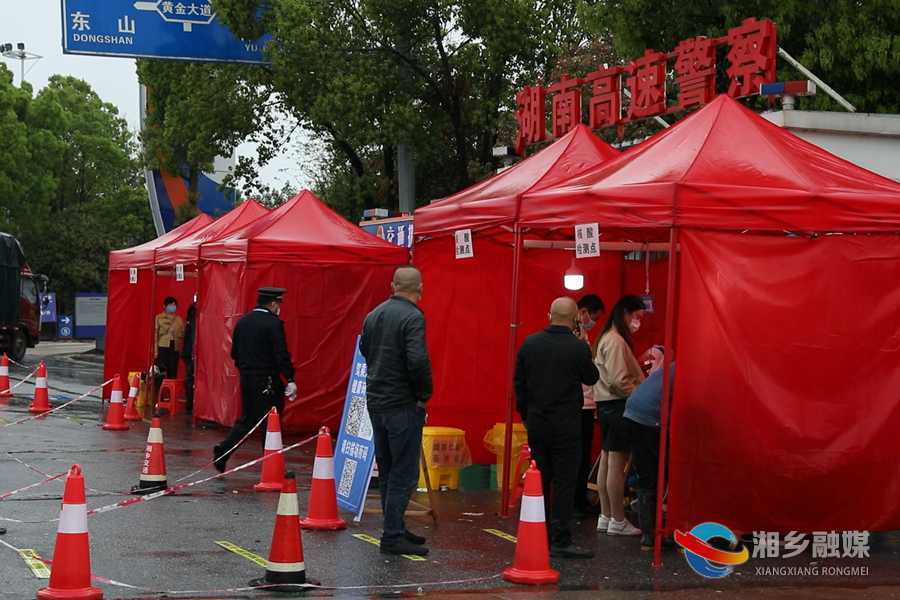【防控疫情 我们在一起】湘乡：24小时严防死守 把牢入城“大门”