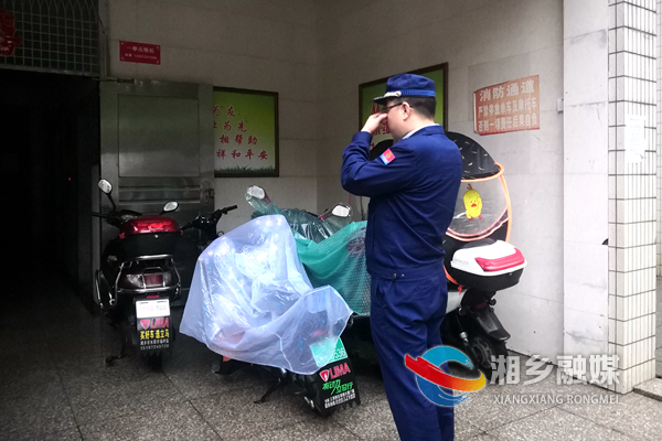 [消防救援大队]@电动车车主 不按规定停放将被罚款！