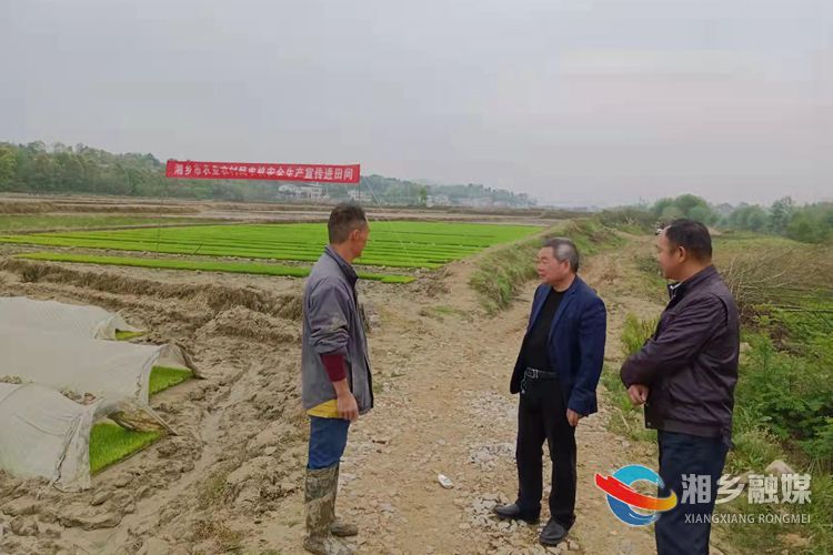 [农业农村局]农机安全宣传进田间