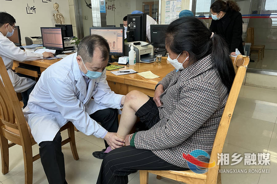 【心连心走基层 面对面解难题】省专家“家门口”坐诊 市民求名医不用跑远路
