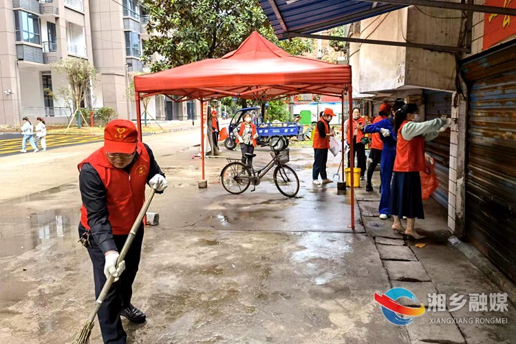 【创建全国文明城市】市融媒体中心 档案馆到联点共建社区开展志愿服务活动