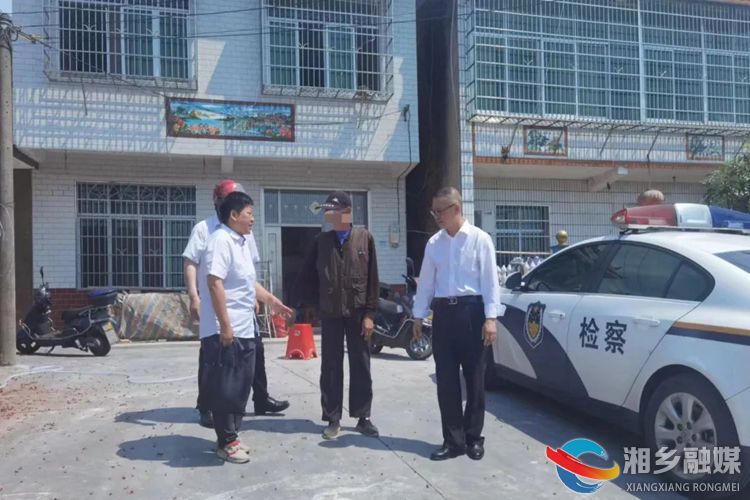 [检察院]化解邻里纠纷 传递检察温情