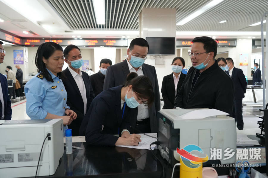 【心连心走基层 面对面解难题】郭勇到市政务服务中心“走流程、解难题、优服务”