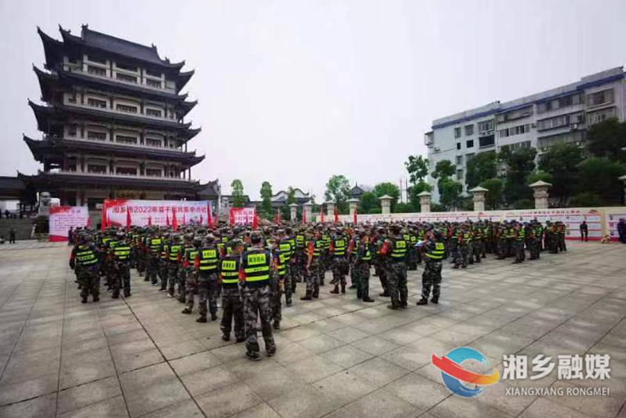 编严建强民兵队伍湘乡1780名基干民兵接受集中点验