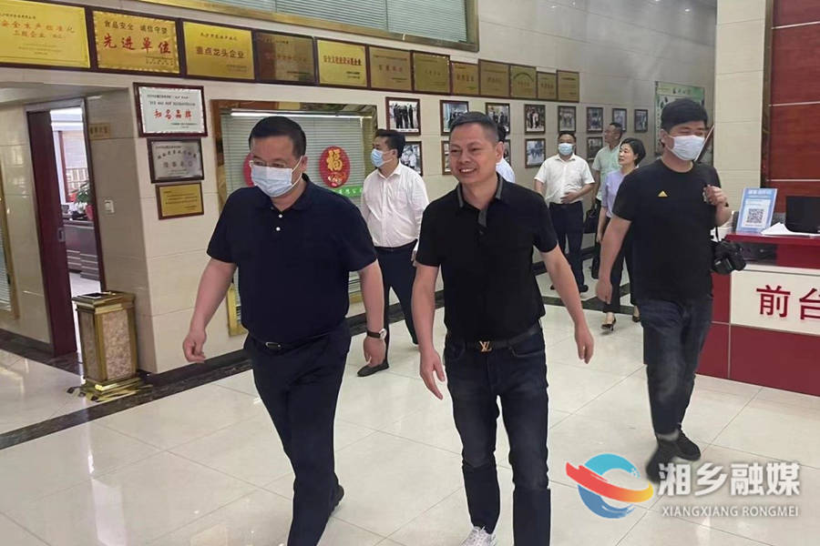 郭勇：推动湘乡米粉炒货从“小特产”向“大产业”升级