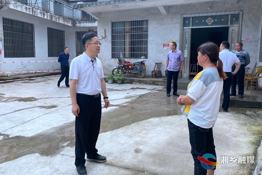 谢岸烨到月山镇督导防汛抢险救灾工作