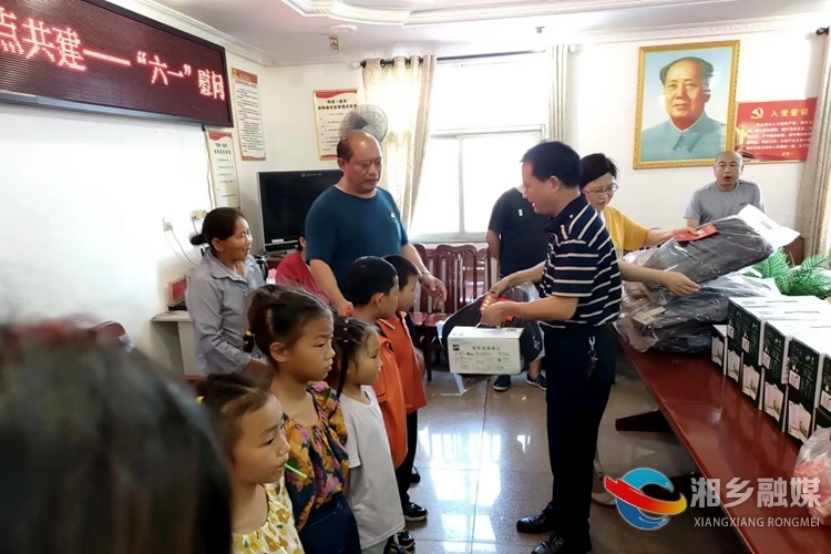 [民政局]“联点共建”庆“六一”