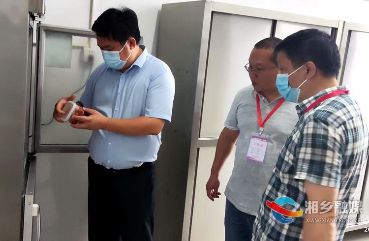 市领导到高考考点检查食品安全保障工作