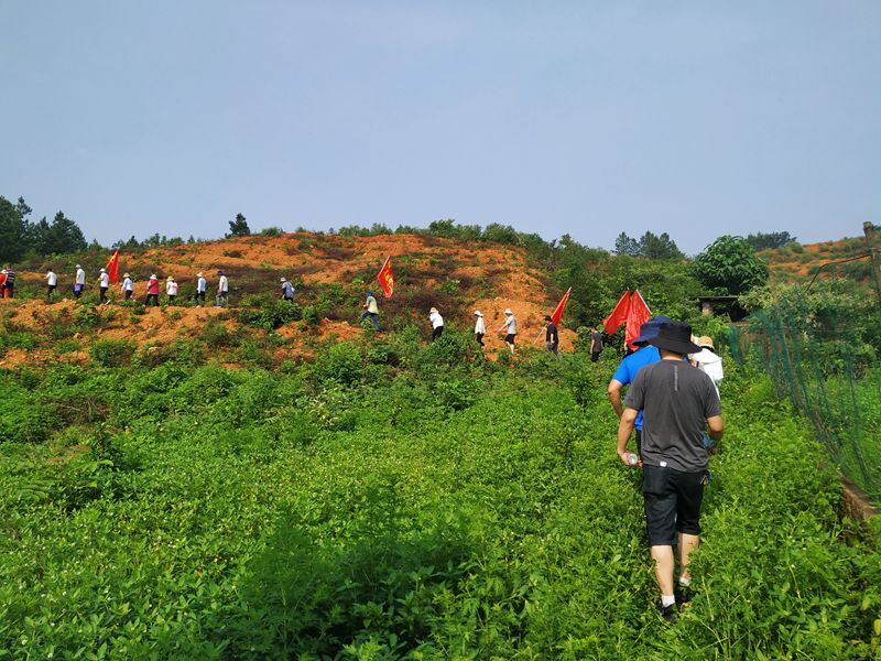 [光大燃气]徒步次高压管道巡线 用脚步丈量责任