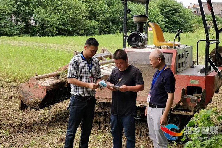 [农业农村局]贴心！农机安全服务到田间