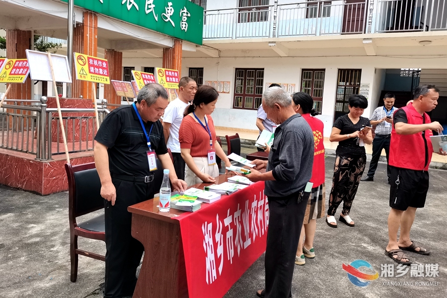 安全生产月｜湘乡：农机安全生产宣传到田间