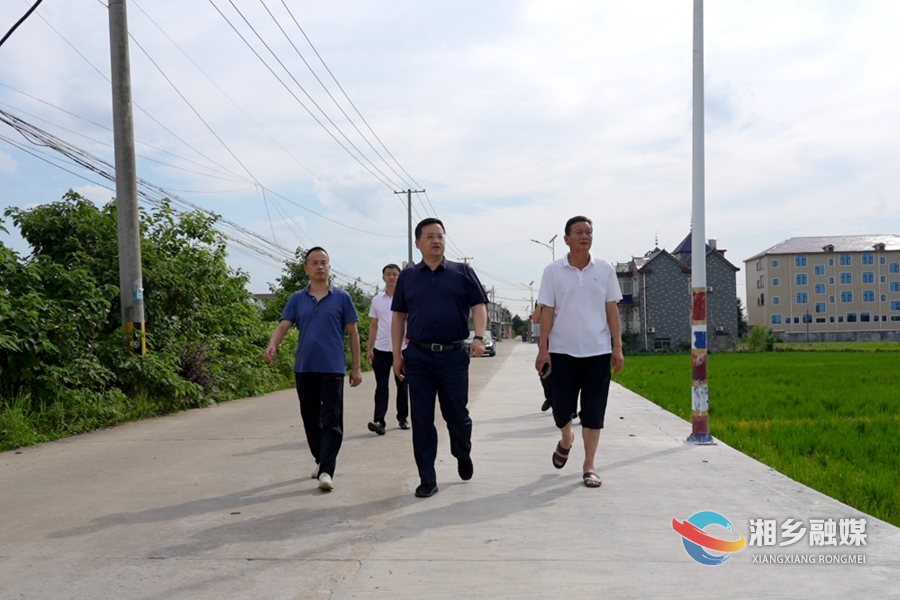 郭勇到东郊乡督导巩固拓展脱贫攻坚成果同乡村振兴有效衔接工作