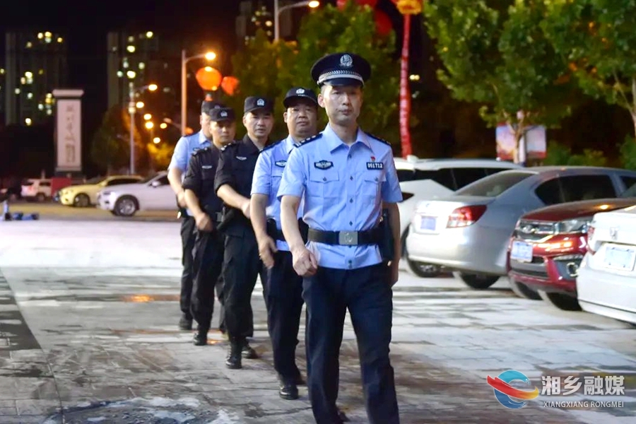 警灯照亮平安路 湘乡启动夏季治安巡防工作