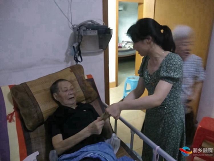 [农业农村局]走访慰问困难党员、老党员代表、抗美援朝老干部