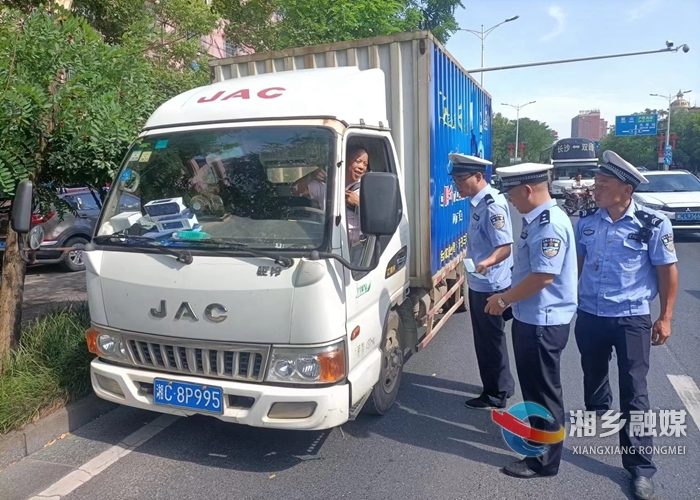 [公安局]交警大队持续推进夏季整治“百日行动”