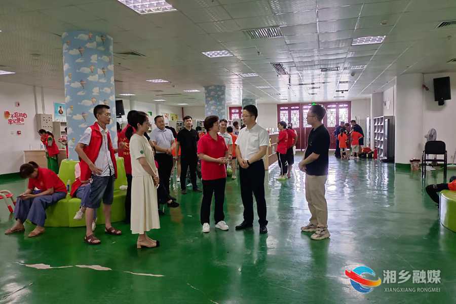 谢岸烨看望慰问“守护青苗”活动志愿者