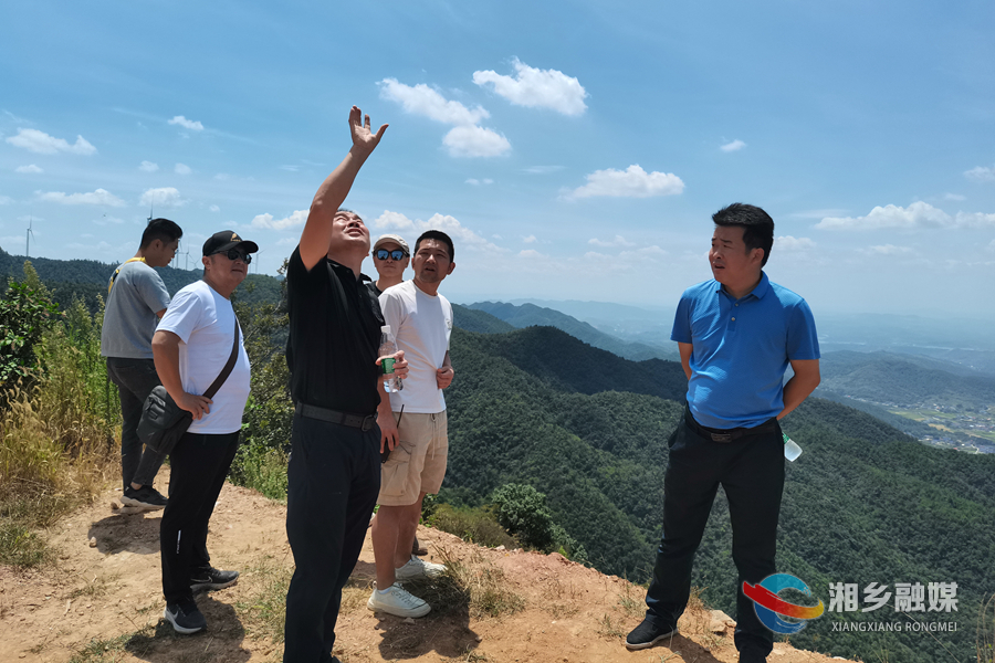 长沙黑麋峰滑翔伞基地来我市考察