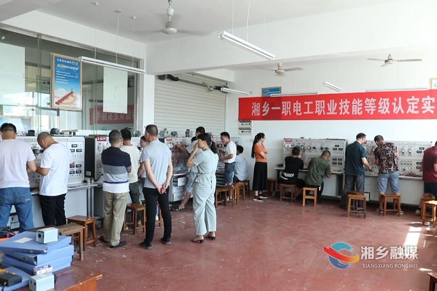 市人社局：私人定制培训 助力“电力湘军”发展