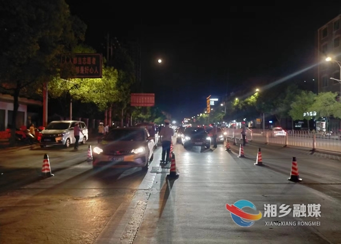 [公安局]有安全更团圆 交警全力护航中秋假期交通安全