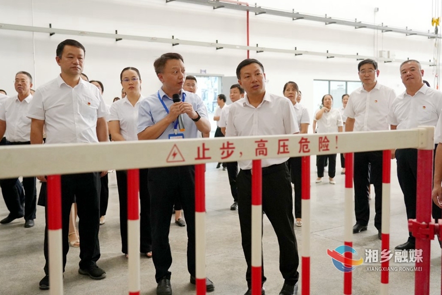 湘乡市人大常委会组织视察重点项目建设情况