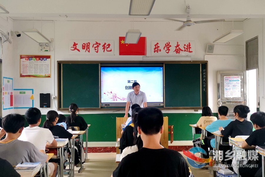 【桃李芬芳满龙城】邓建春：让农村孩子享受城区孩子同等优质教育