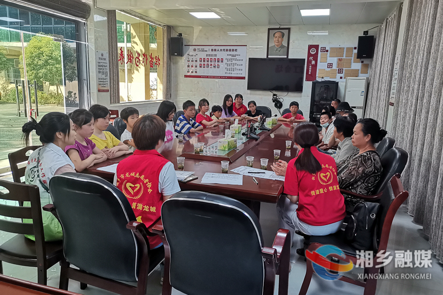 龙城志愿者协会：金秋助学 情暖学子