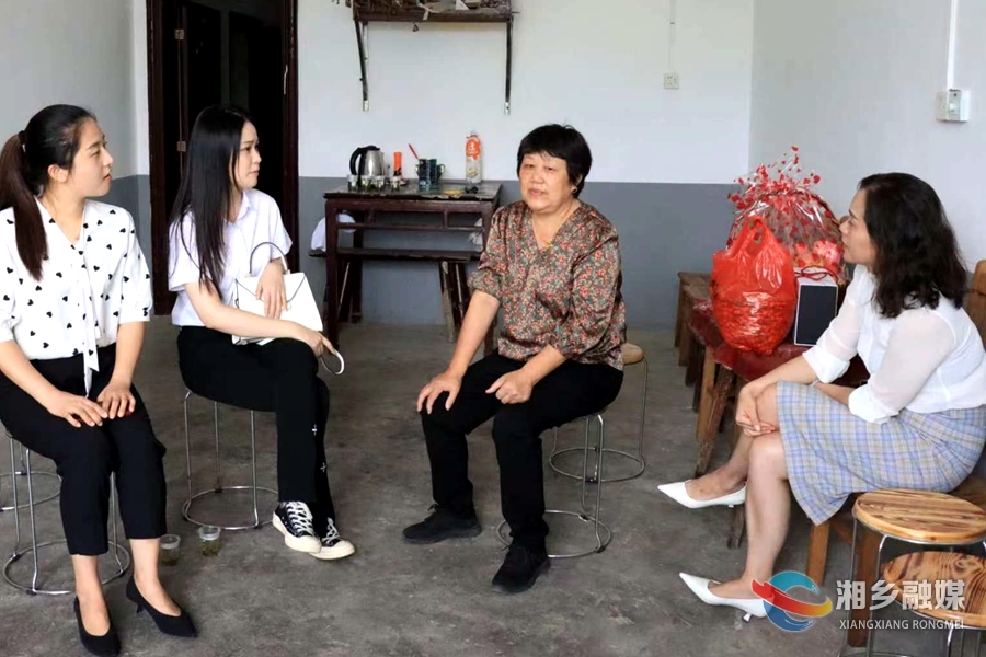 湘乡市妇联与中国人寿保险湘乡支公司联合开展“湘女关爱保”活动