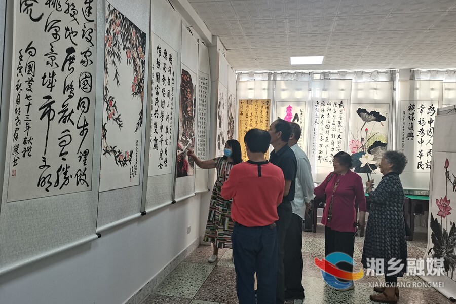 笔墨蕴情颂祖国！湘乡市老年书画家协会举办书画展
