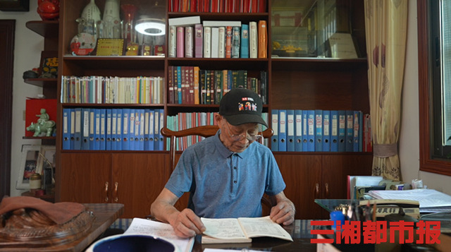 十年家国十年心｜耄耋老人痴心不改为助学