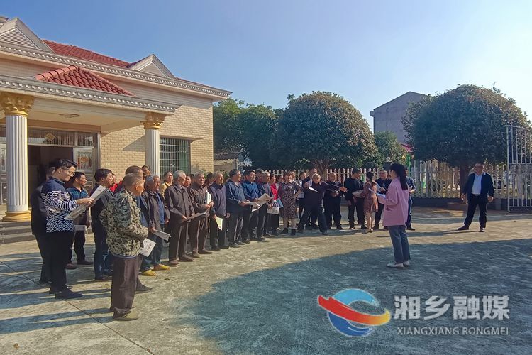 [梅桥镇]“屋场会”学习讨论促发展 党的二十大精神传万家