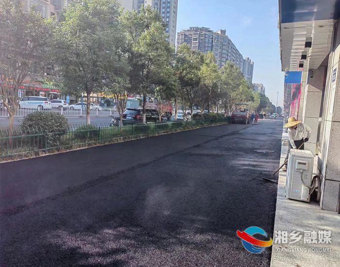 [城管局]旧路“焕新颜” 织就“幸福网”