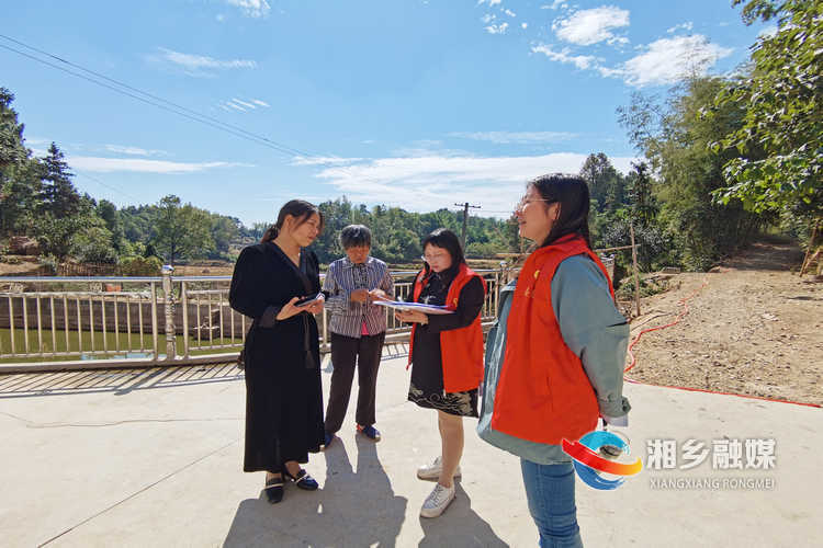 [气象局]走访慰问送温暖 真情关怀暖人心