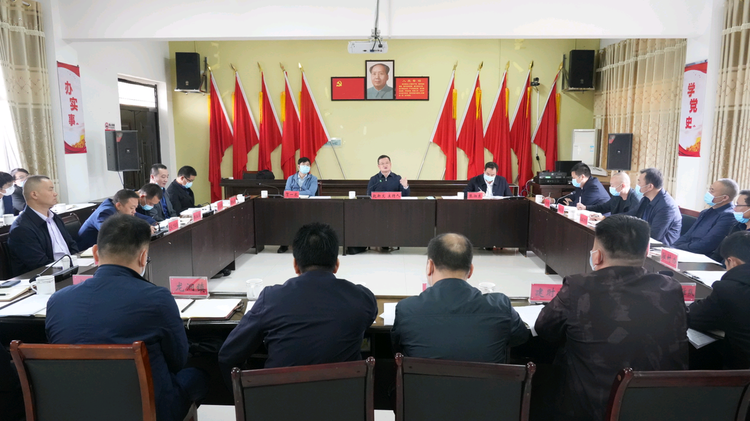 赵新文到龙洞镇建时村现场办公：坚持抓产业 持续强班子 全力保稳定