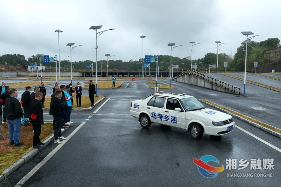 蓝天驾校教练员技能比武“显身手”