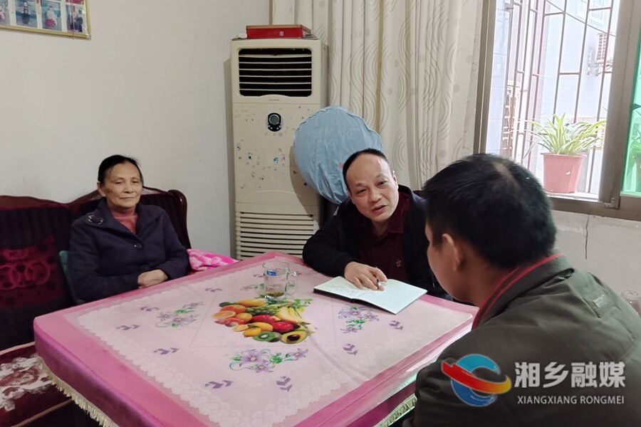 【心连心走基层 面对面解难题】小区网格员用真心“网住”民心