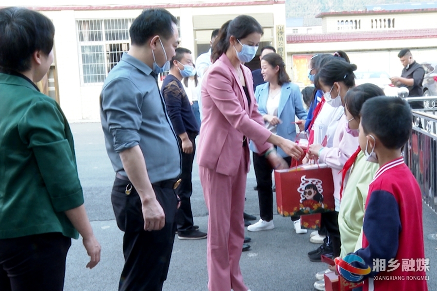 湘潭市人大代表湘乡市第九代表小组到中沙镇开展主题调研活动