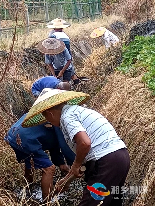 [翻江镇]群众自发筹工筹款 兴起冬修水利热潮
