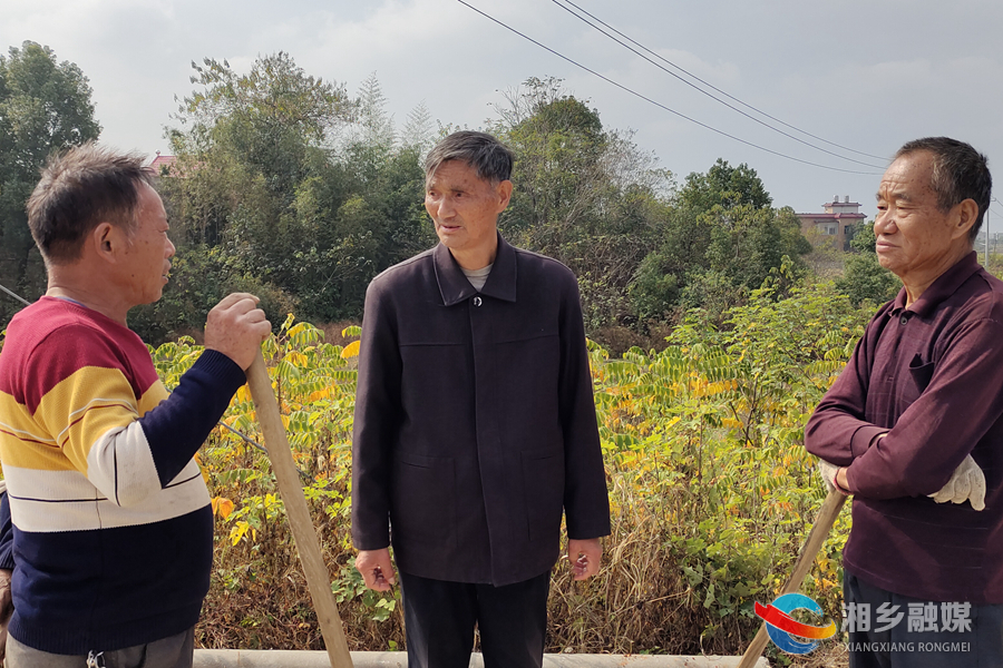 湘乡：七旬老人两次出资为村里修路
