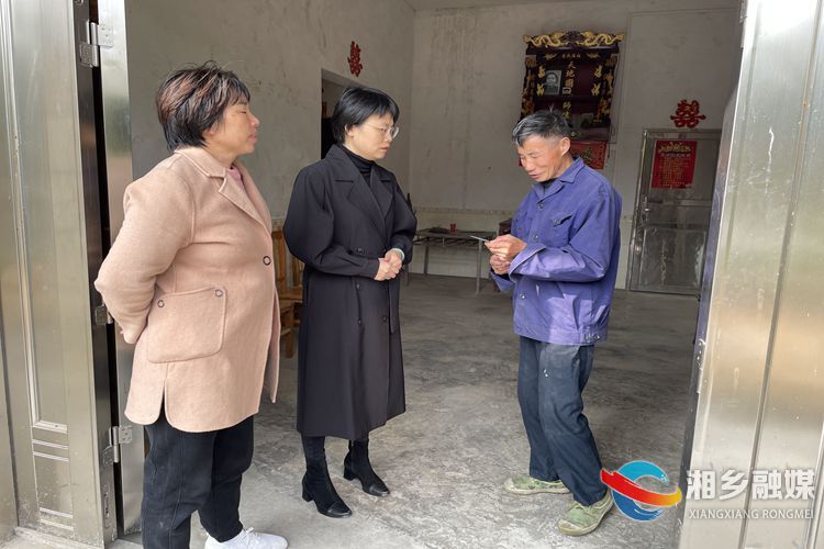 [妇联]送“证”上门 情暖人心